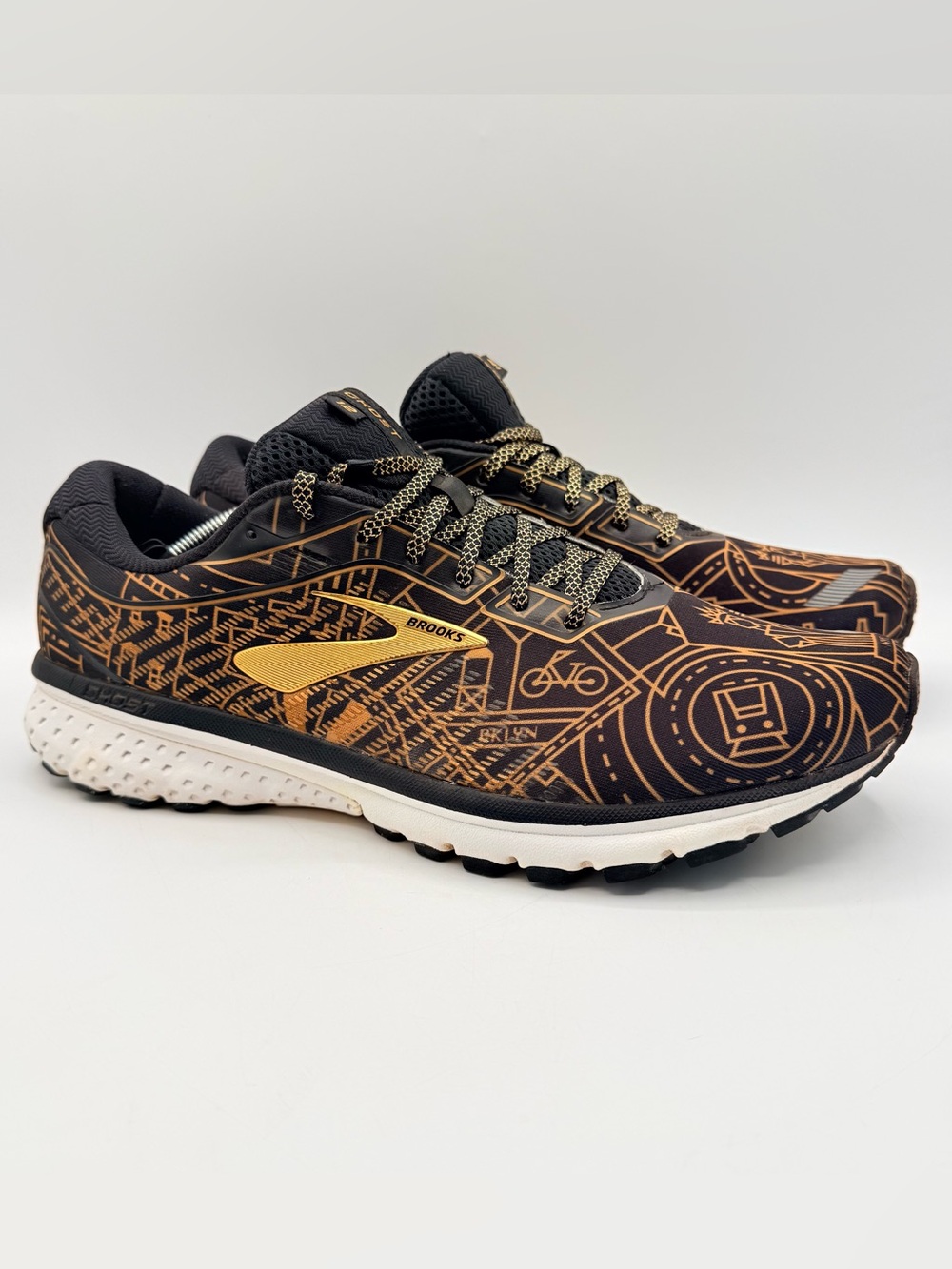 Brooks Ghost 12 NYC Men’s Size 12 D Medium Black Gold Marathon Running Shoes